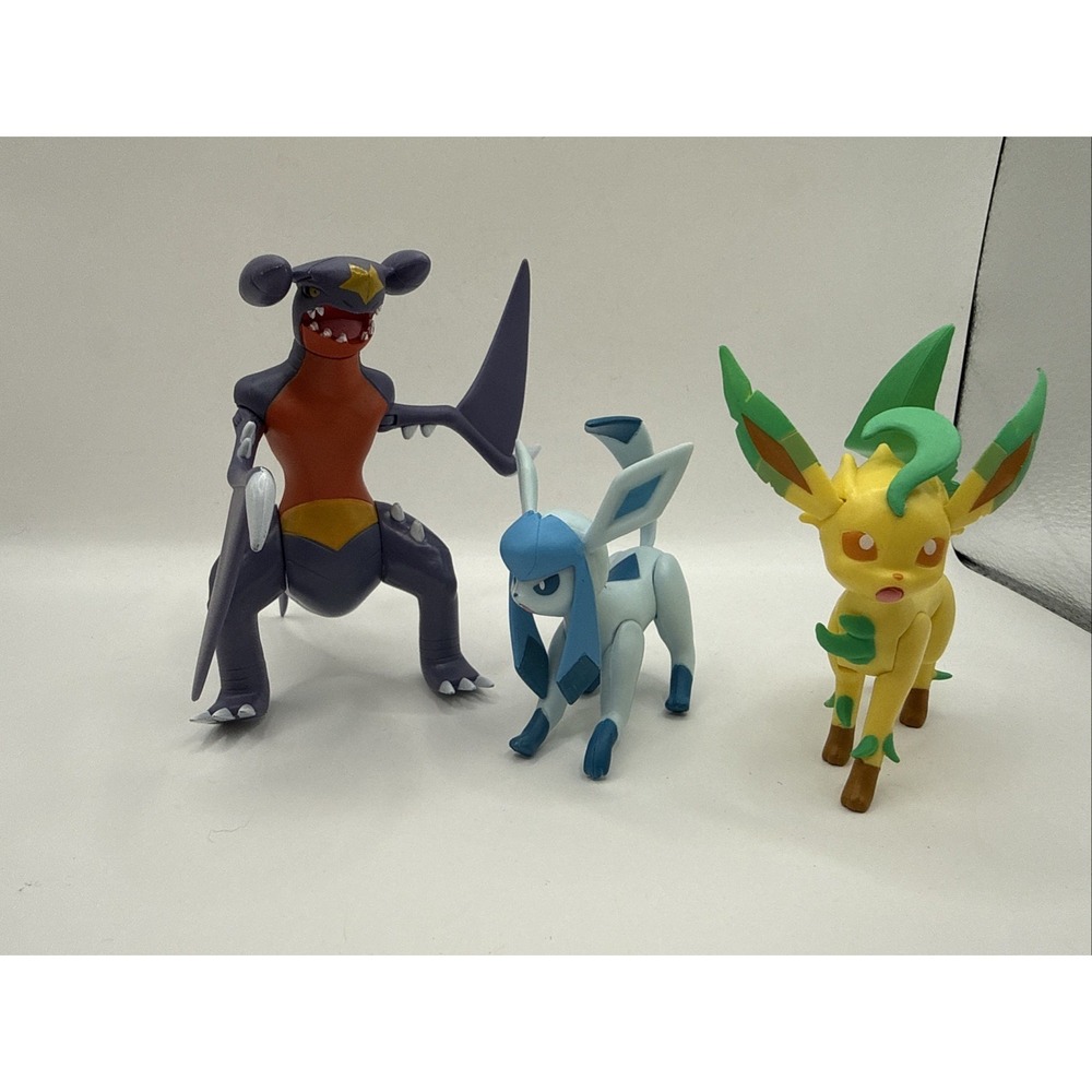 Pokemon Garchomp, Glaceon, Leafeon Articulated Battle Ready Figure Jazwares 2020